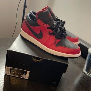 Jordan 1 mid